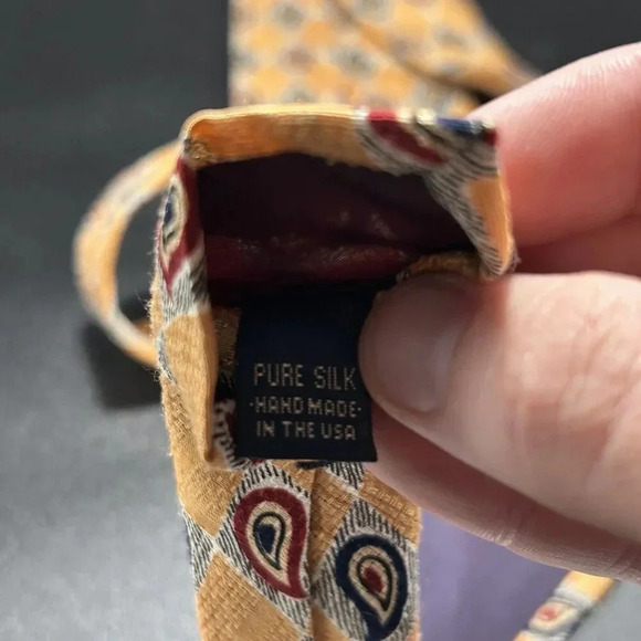 Gitman Bros Tie Men's 59" Length 4" Width Yellow Paisley Print 100% Pure Silk - Picture 6 of 6